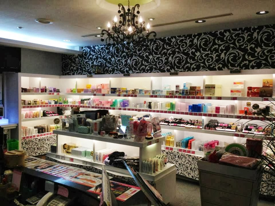 AVON 雅芳西屯逢甲門市 3