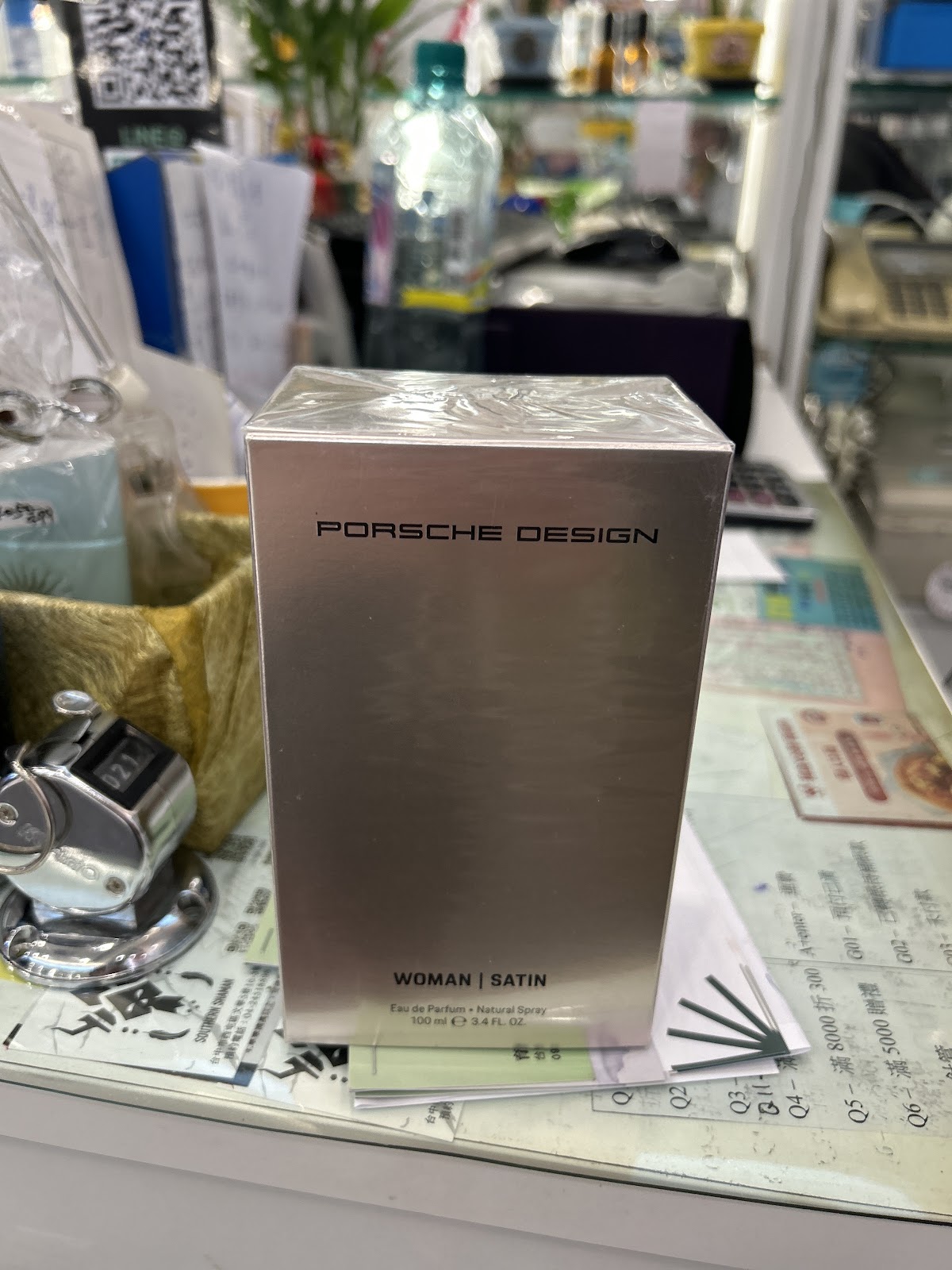 五顏六色香水化妝品 3