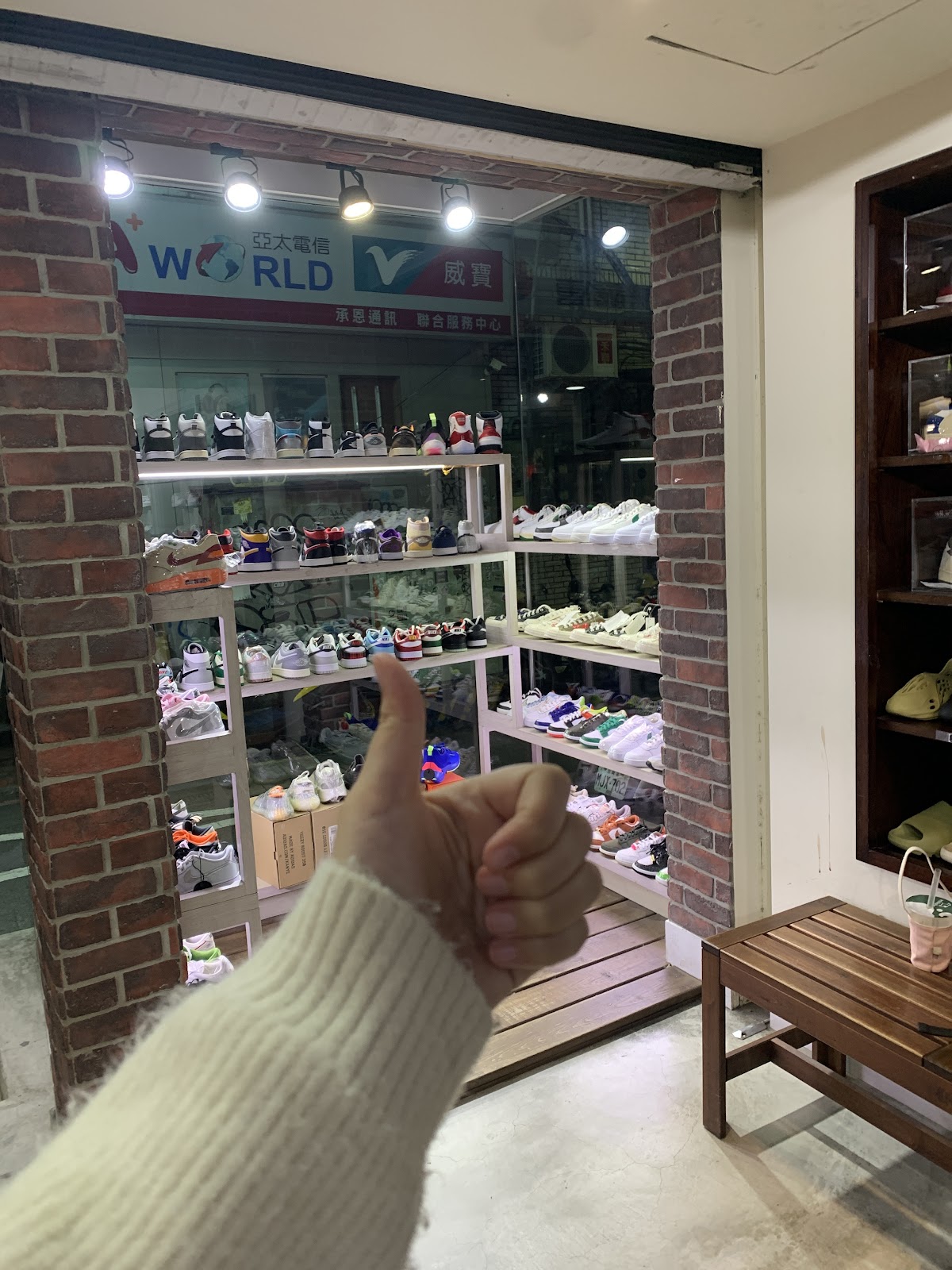 ファジースニーカー 潮流體驗店 2