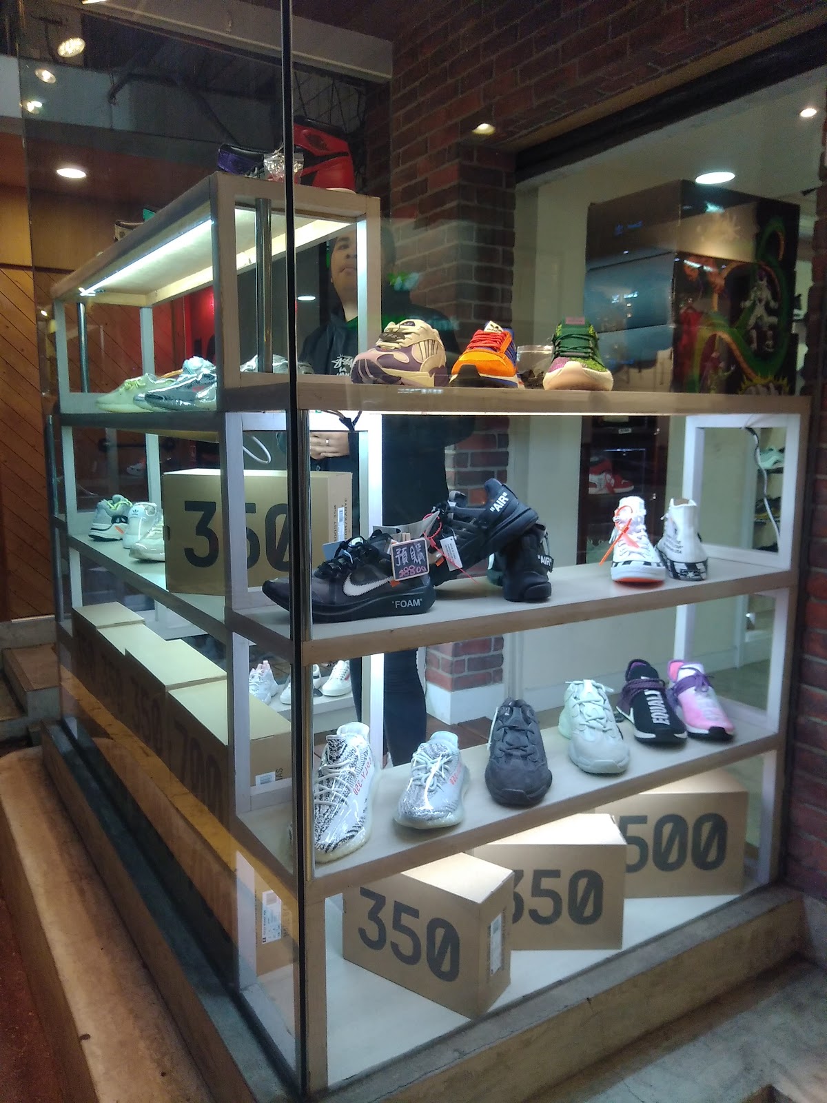 ファジースニーカー 潮流體驗店 5