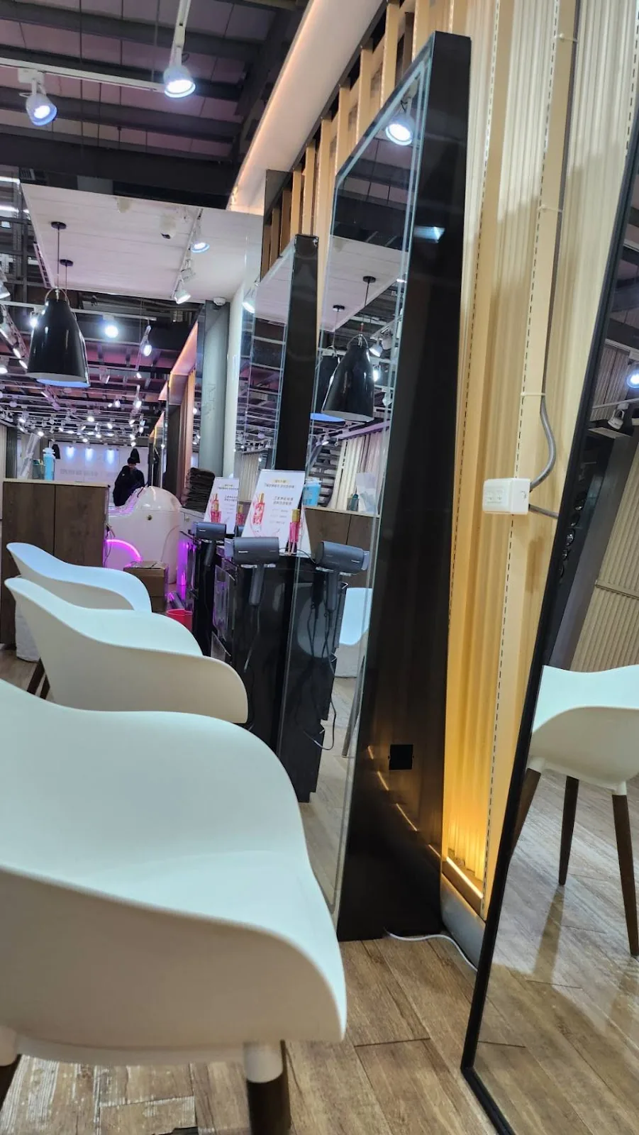 AI智能洗髮｜舒壓髮研所-台中逢甲店 2