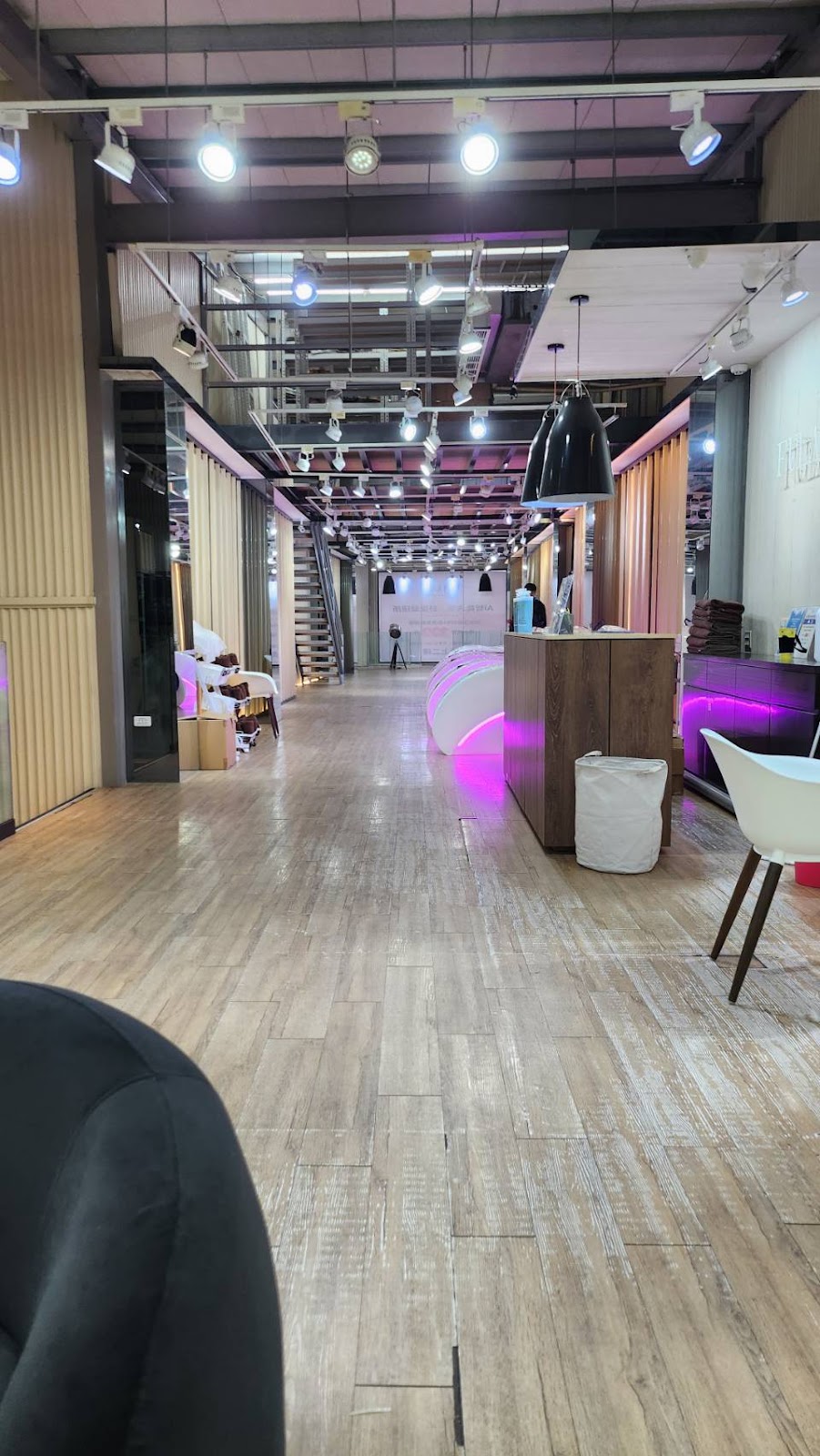 AI智能洗髮｜舒壓髮研所-台中逢甲店 4