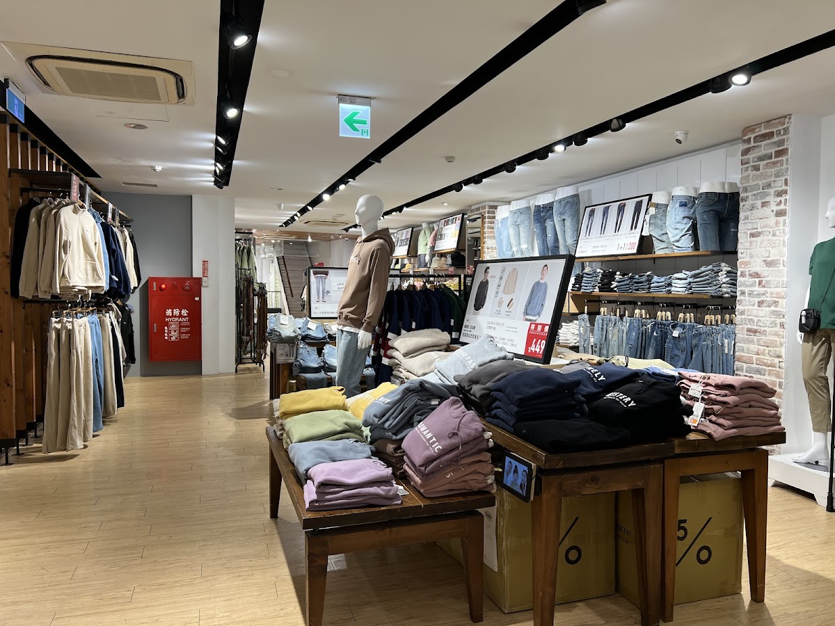 50% FIFTY PERCENT 平價時尚 逢甲福星店 2