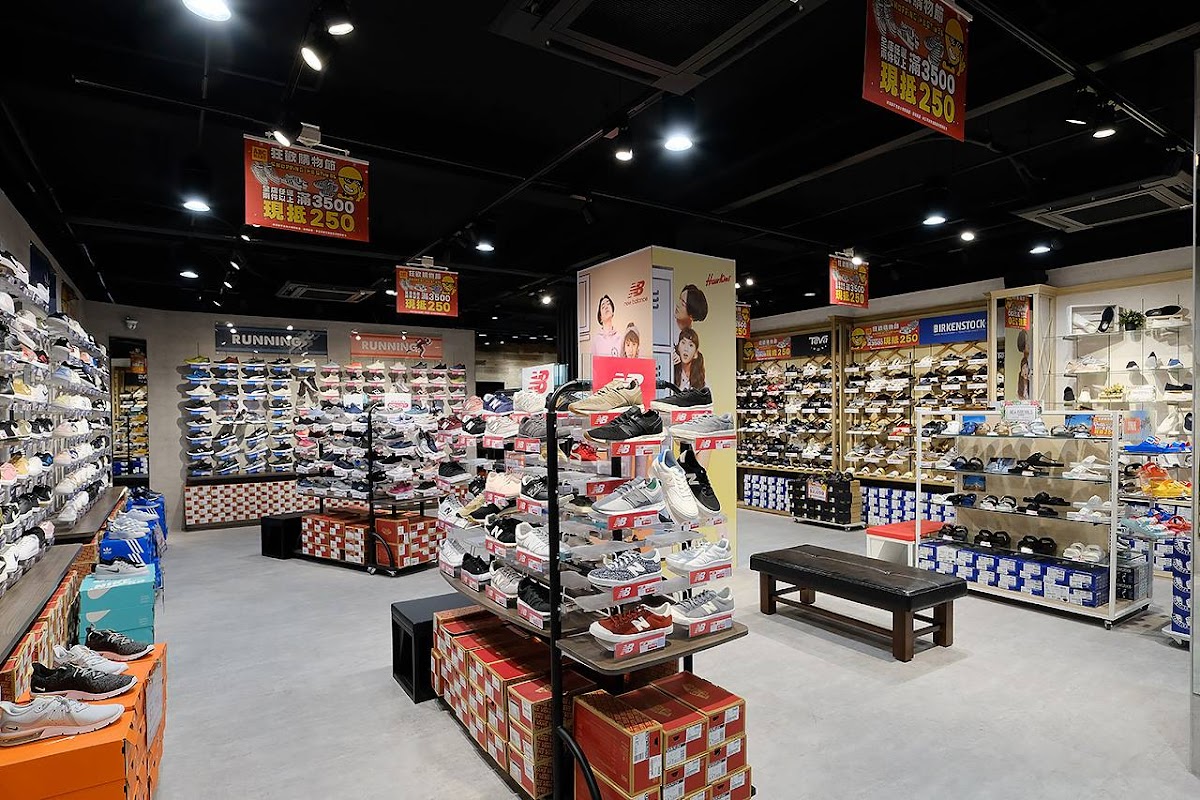 ABC-MART 台中文華店 2