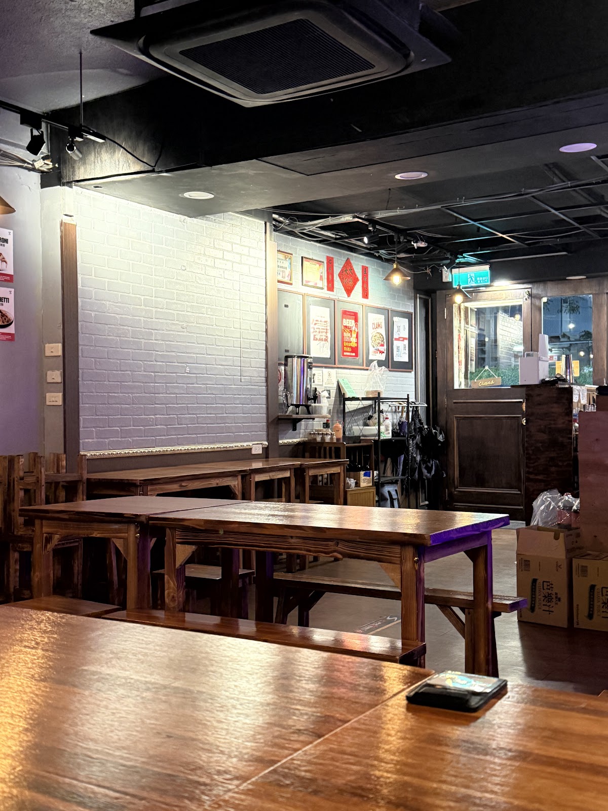 Wales Coffee Bar ｜飛鏢餐酒館｜寵物友善 ｜ 逢甲酒吧｜宵夜 2