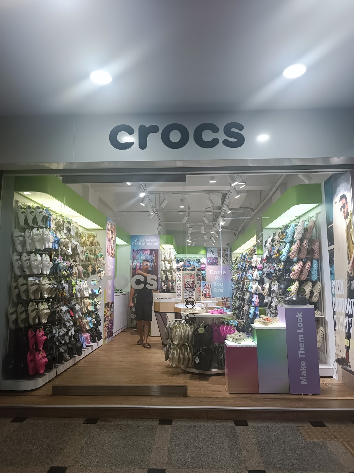 Crocs 逢甲店 1