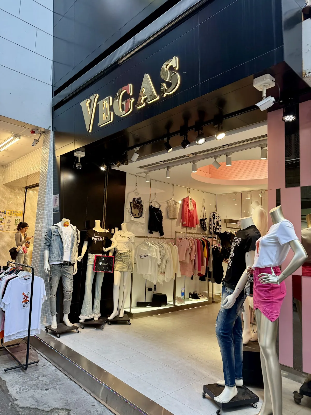 VEGAS菁品衣著一店 4