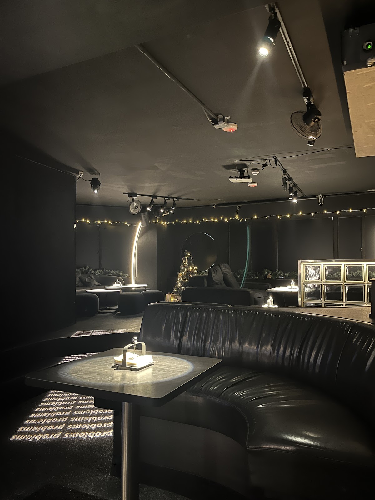 Svart Hull ｜ 黑洞酒吧 4